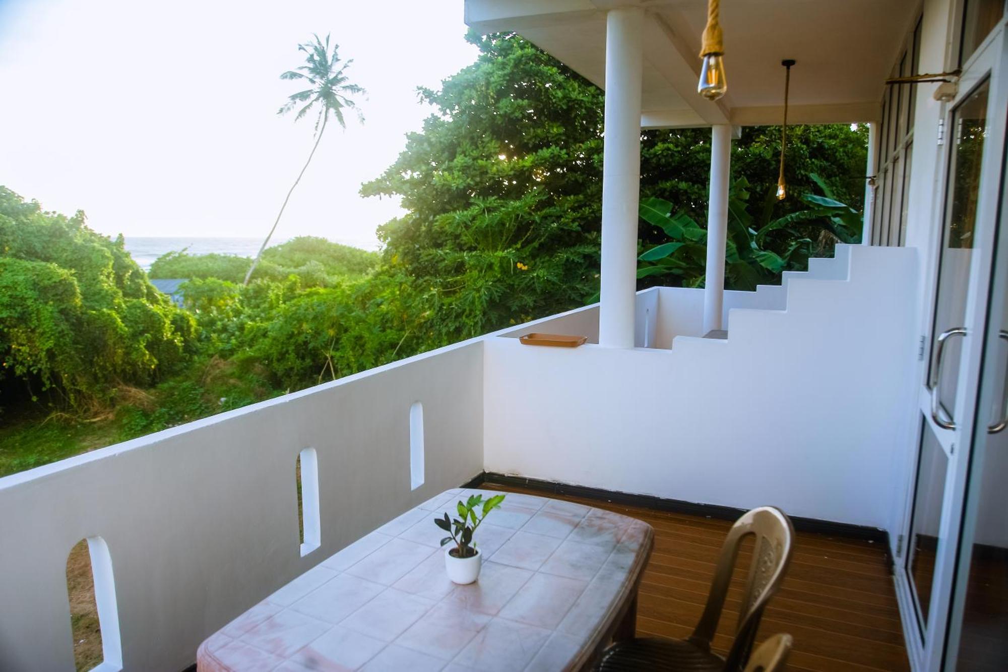 Mirissa Turtle Point Guest Hotel Exterior photo